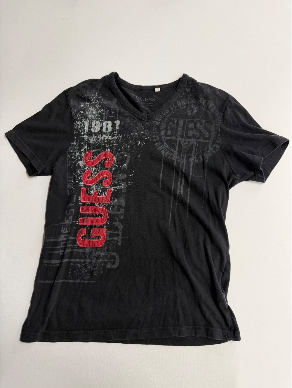 Guess Men's Black Graphic V-Neck T-Shirt Size XL